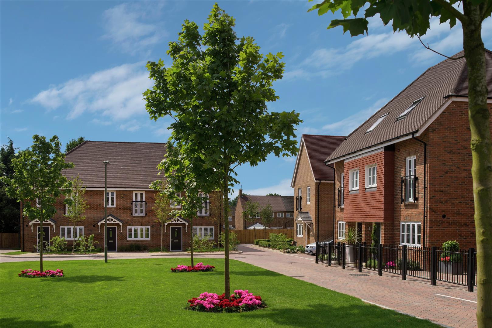 4 bedroom House Detached, De Burgh Gardens, Tadworth The Personal Agent